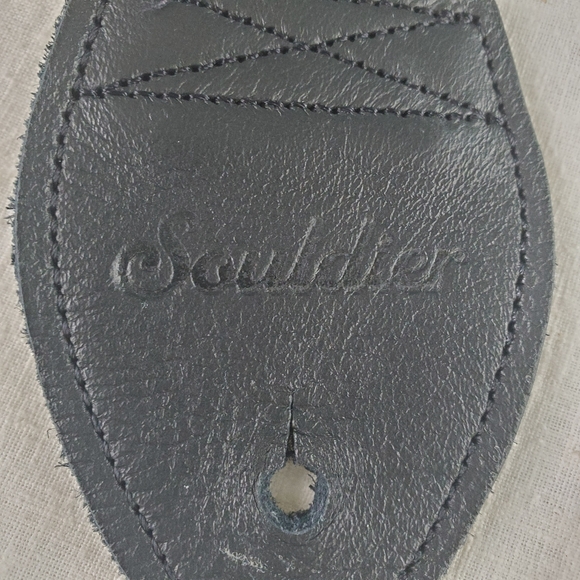 Souldier Rococo Black/Silver Guitar Strap w/Black Backing + Ends New Condition - Picture 2 of 8